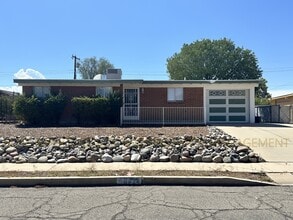 Building Photo - 6624 E Nelson Dr