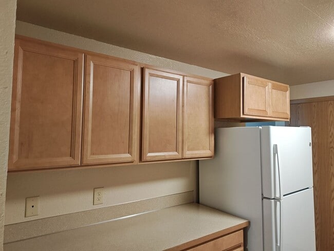 Building Photo - Two bedroom with den! Washer/Dryer in unit!