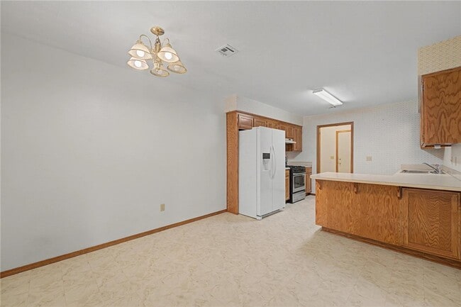 Building Photo - 194 Hall Dr