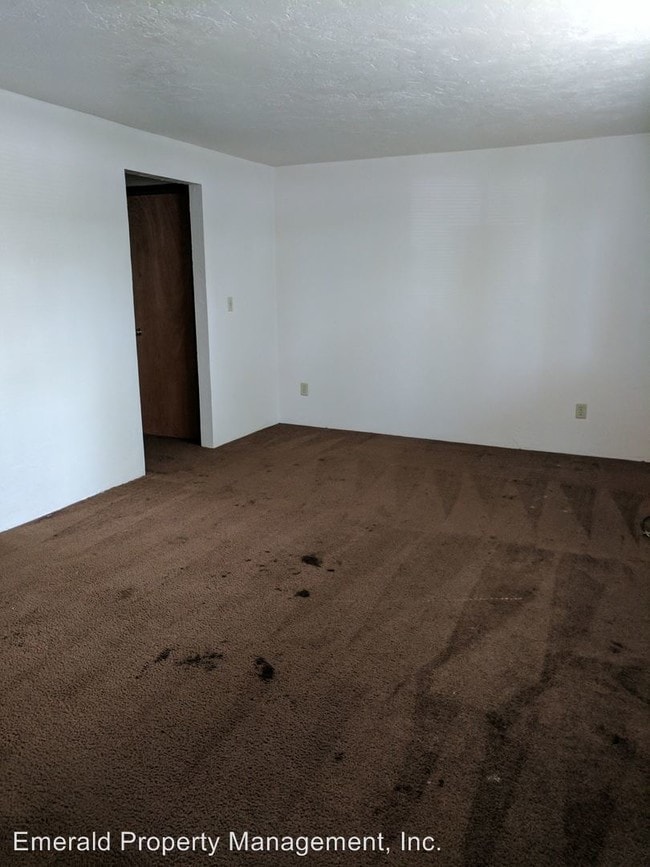 Building Photo - 988 N Cloverleaf Loop