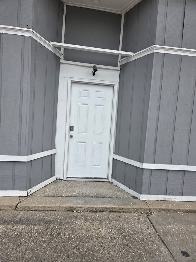 Building Photo - 4494 Forest Ave