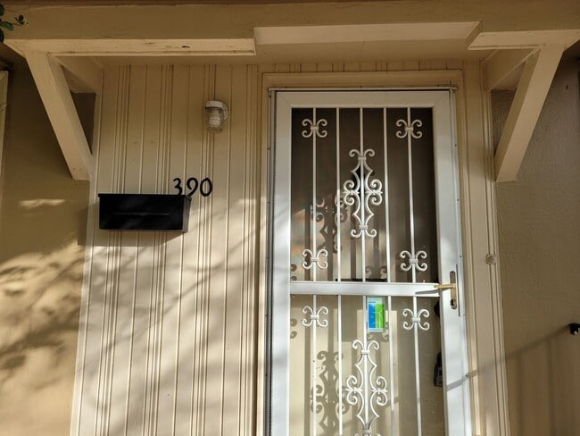 Building Photo - 2 Bed, 1 Bath Home in the Heart of Salem!