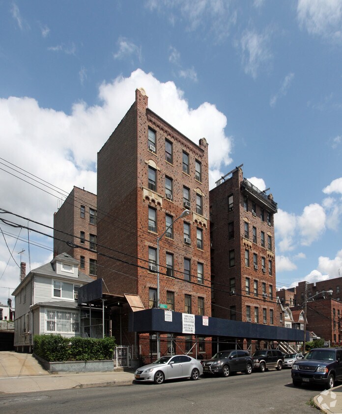 Foto principal - 42-29 Judge Street