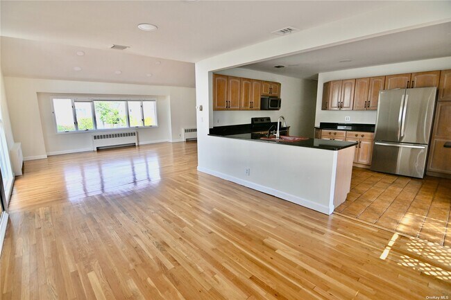 Building Photo - 881 Hewlett Dr