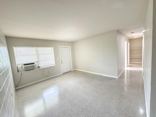 Building Photo - 2504 Ave F