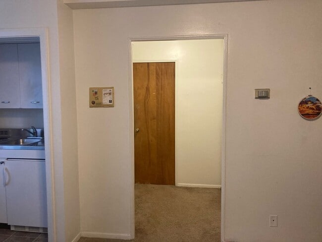 Building Photo - Studio Walking Distance to the University of Utah!