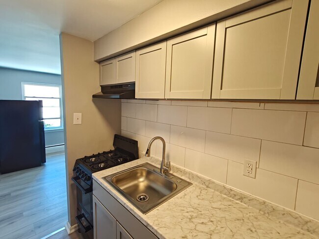 Foto del edificio - 7131 Marshall Rd