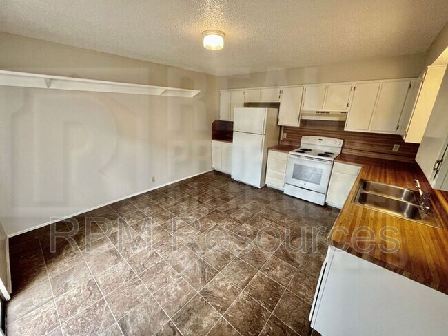 Building Photo - 9604 Hefner Village Blvd
