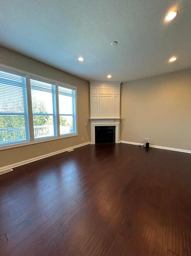 Foto del edificio - 9198 Lakeside Dr