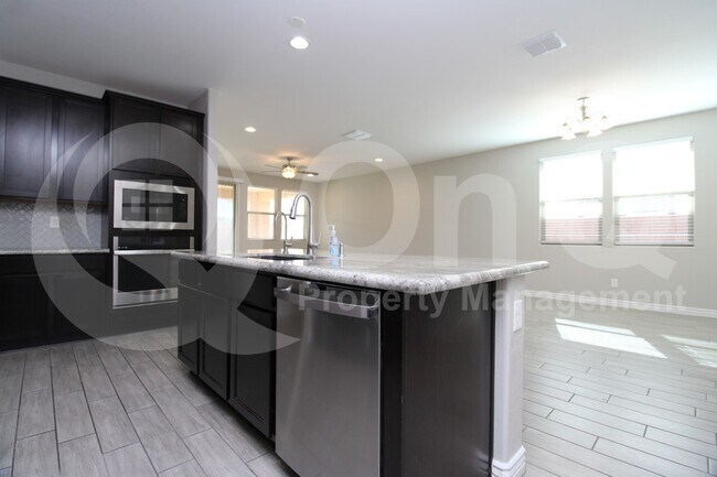 Foto del edificio - 9507 E Saturn Ave
