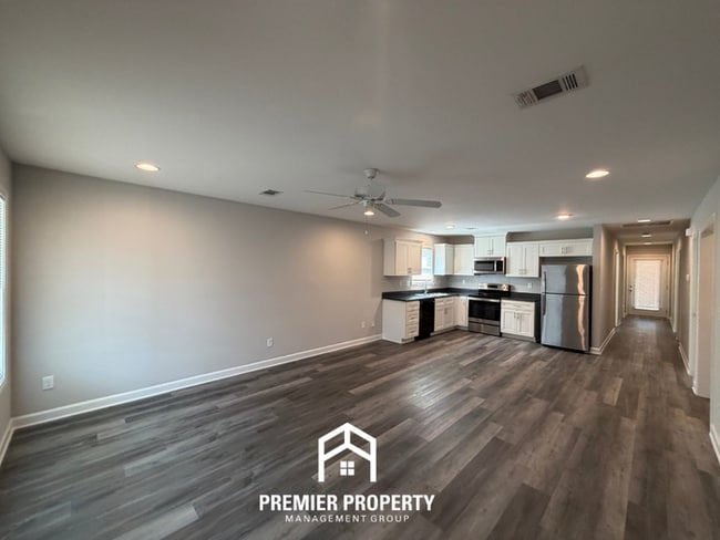 Building Photo - Charming 3BR/2BA Tuscaloosa Home | Hardwood Floors, Covered Patio & Fenced Yard