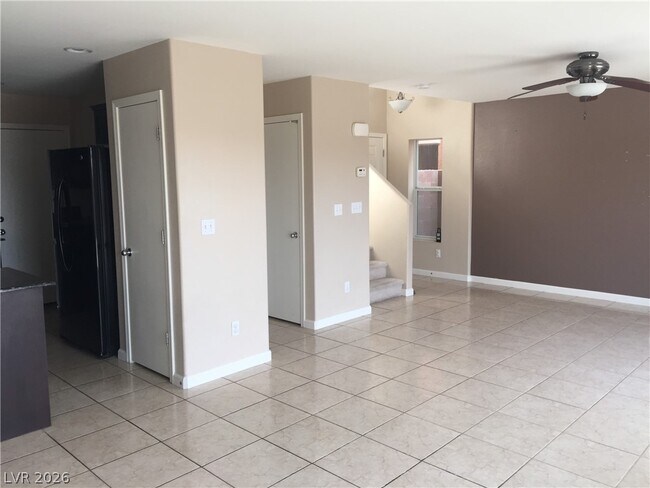 Foto del edificio - 8071 Torremolinos Ave