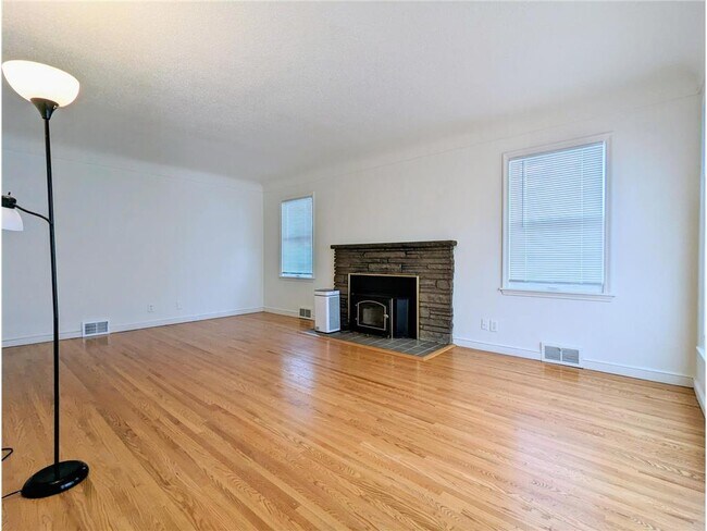 Foto del edificio - 902 Sherwood Ave