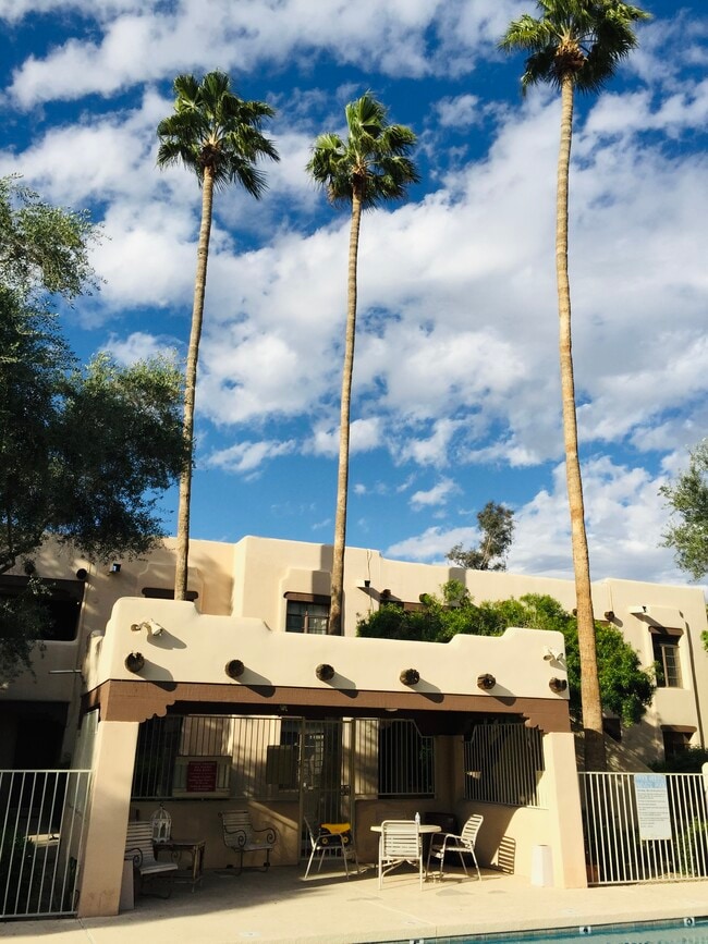 Building Photo - 1449 E Highland Ave