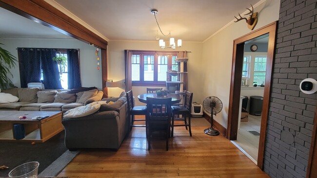 dining area - 1019 Widdicomb Ave NW