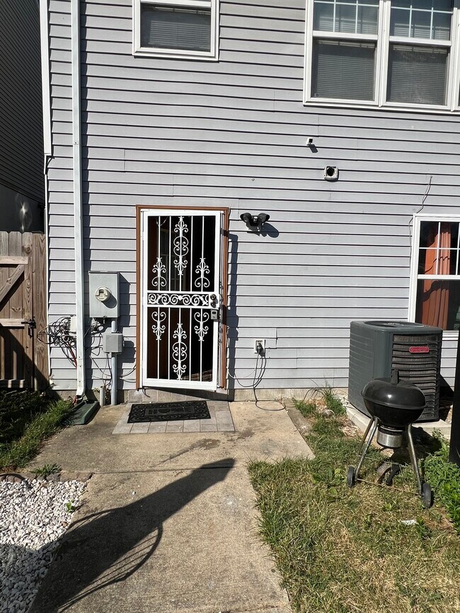 Foto del edificio - 4004 Cole Blvd SE