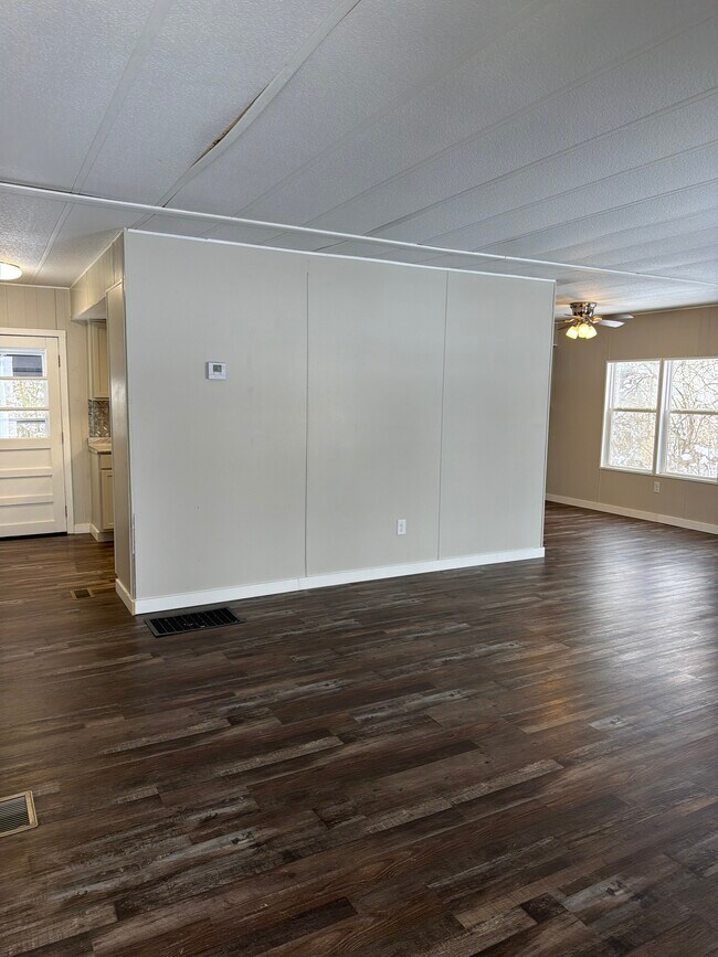 Foto del edificio - 208 Slate Hill Rd