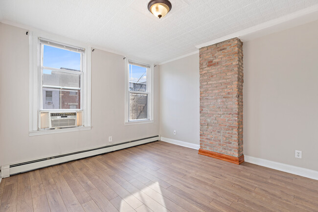 Building Photo - 410 Adams St