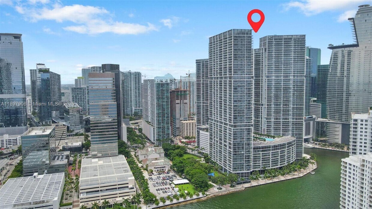 Primary Photo - 495 Brickell Ave