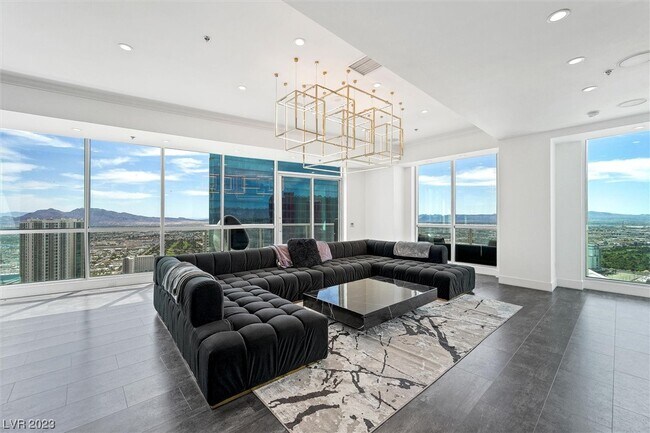 Building Photo - 2700 S Las Vegas Blvd