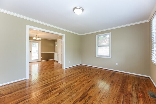 Foto del edificio - 24 Prestbury Dr