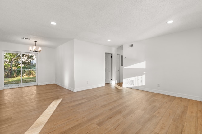 Foto del edificio - 5688 Cardinal Guard Ave