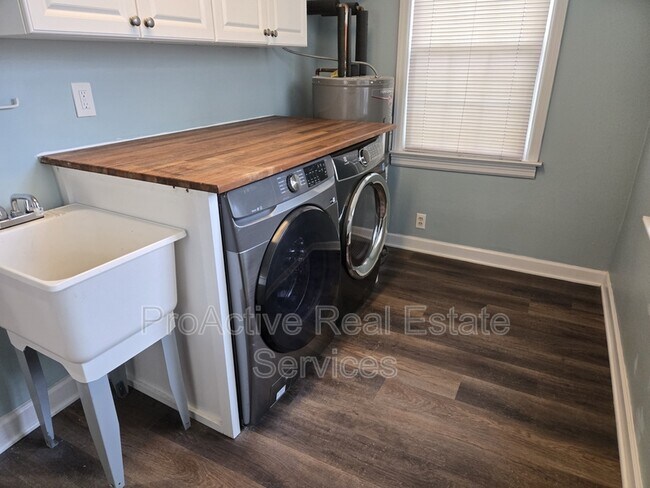 Foto del edificio - 519 Maycox Ave