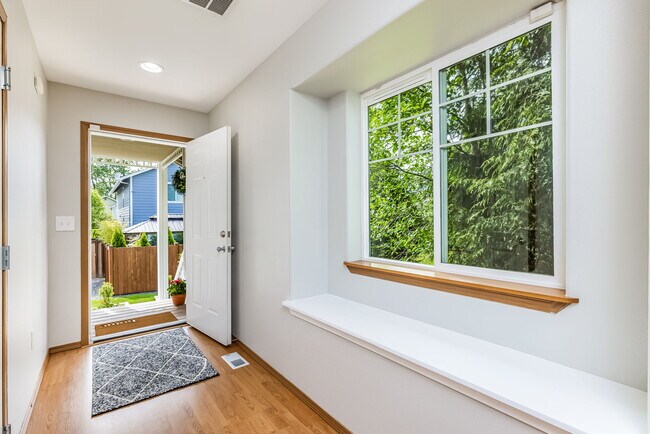 Entry - 1317 84th Ave SE
