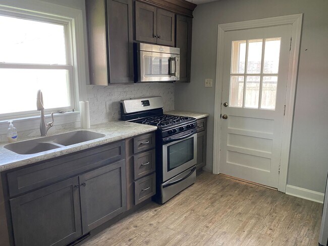 Foto del edificio - 1931 Cherokee Dr