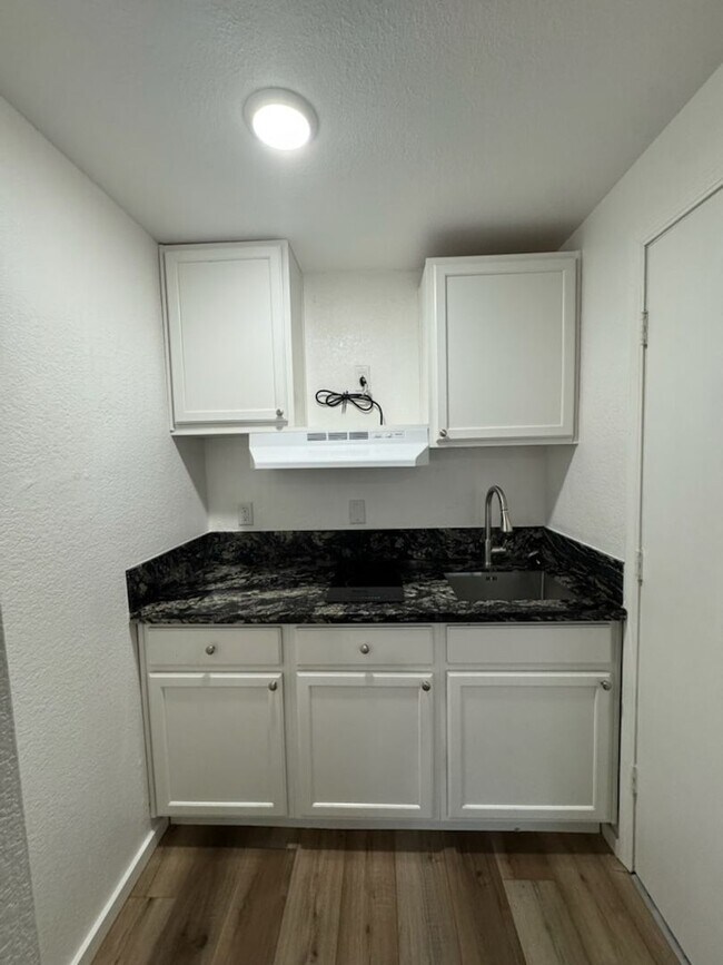 Foto del edificio - Nice studio apartment *ALL utilities included