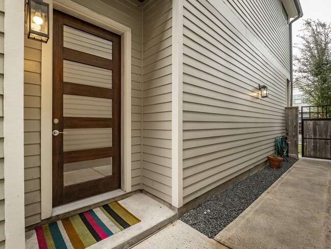 Building Photo - 210 E 32nd St