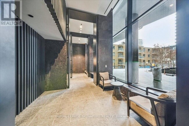 Photo du bâtiment - 120 Broadway Ave