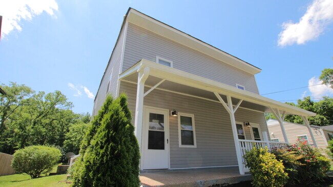 Building Photo - 1206 B Keller Ave