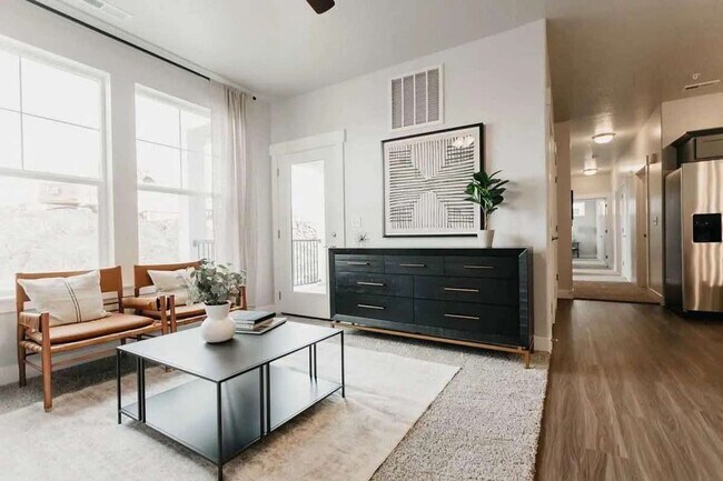 Foto del edificio - 1838 W Eaglewood Dr