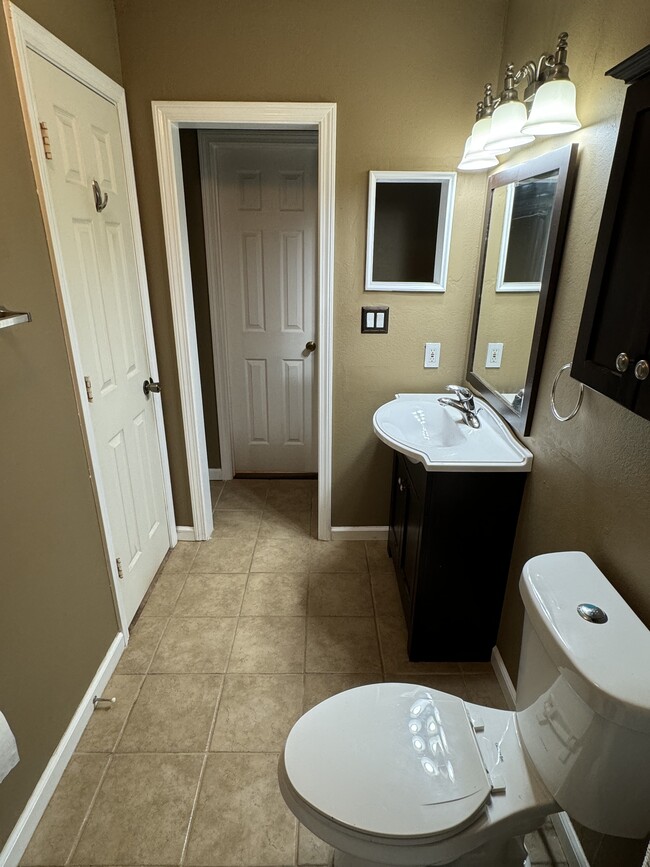 Bathroom with attached walk-in Closet - 20 Carriage Crossing Ln