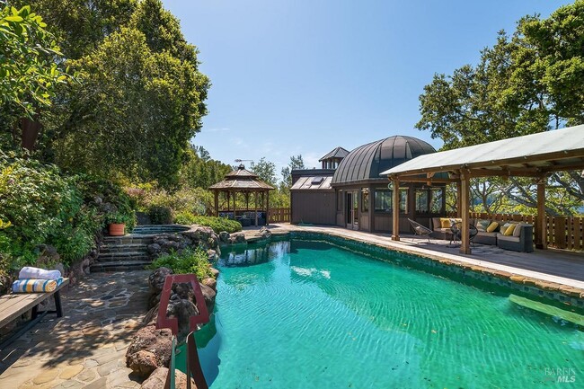 Building Photo - 1100 Bayhills Dr