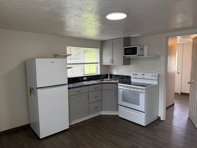 Foto del edificio - Updated 1 bedroom 1 bathroom ADU!