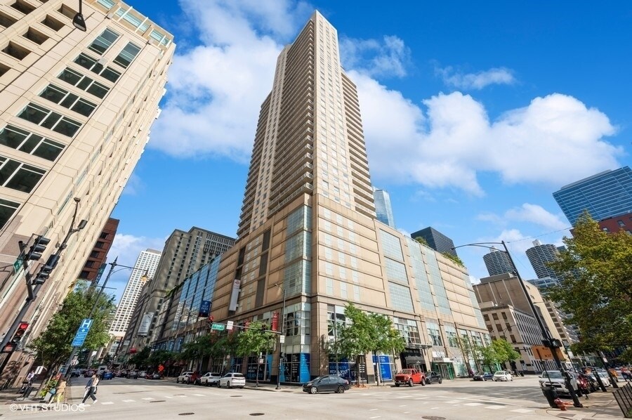 Primary Photo - 545 N Dearborn St