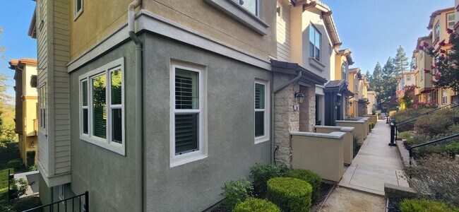 Building Photo - 550 Ryan Ter