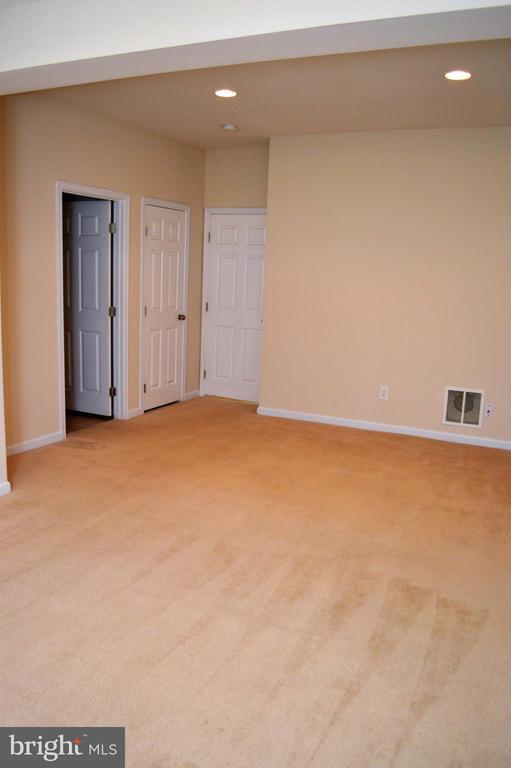 Foto del edificio - 303 Monroe Point Dr