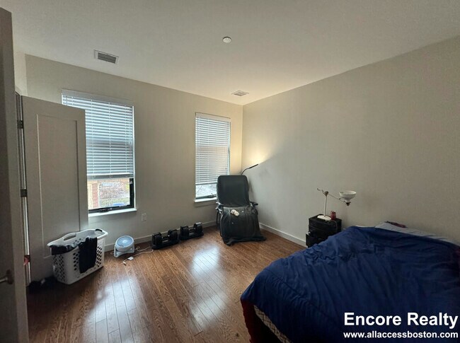 Foto del edificio - 77 Thorndike St