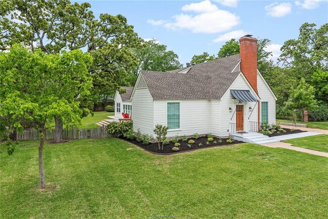 Building Photo - 502 E Brookside Dr