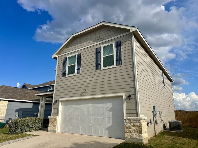 Foto del edificio - Spacious 4 Bed/2.5 Bath in Seguin with Easy I-10 Access