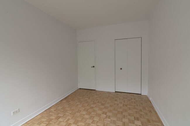 Photo du bâtiment - 900 Av. Rockland
