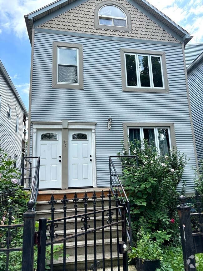 Building Photo - 1653 N Richmond St