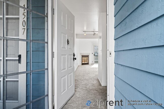 Foto del edificio - 1511 Four Oaks Cir
