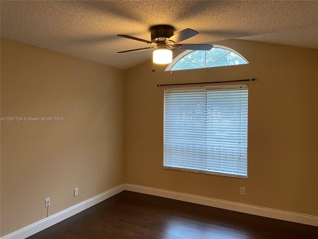 Building Photo - 1111 Coral Club Dr