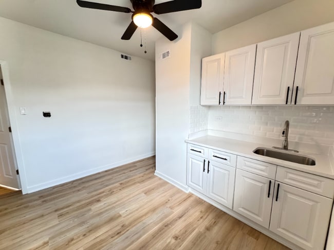 Foto del edificio - 2908 N Springfield Ave
