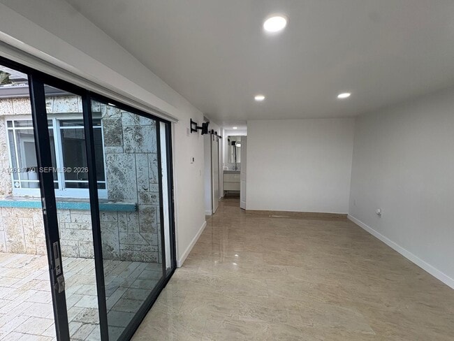 Foto del edificio - 15003 Coconut Ct