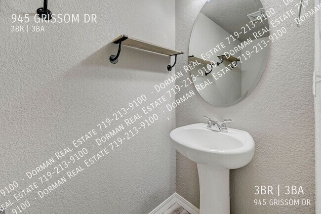 Foto del edificio - 945 Grissom Dr.